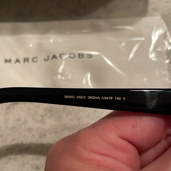 Brand new unworn Marc Jacobs square frame glasses. Comes with case and cloth. - Picture 4 of 10